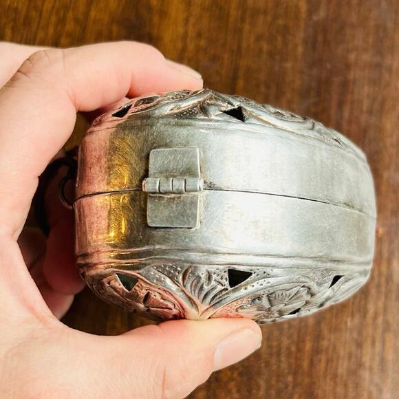 Vintage Metal Heart Shaped Room Freshener Closet Pompadour - Picture 7 of 11